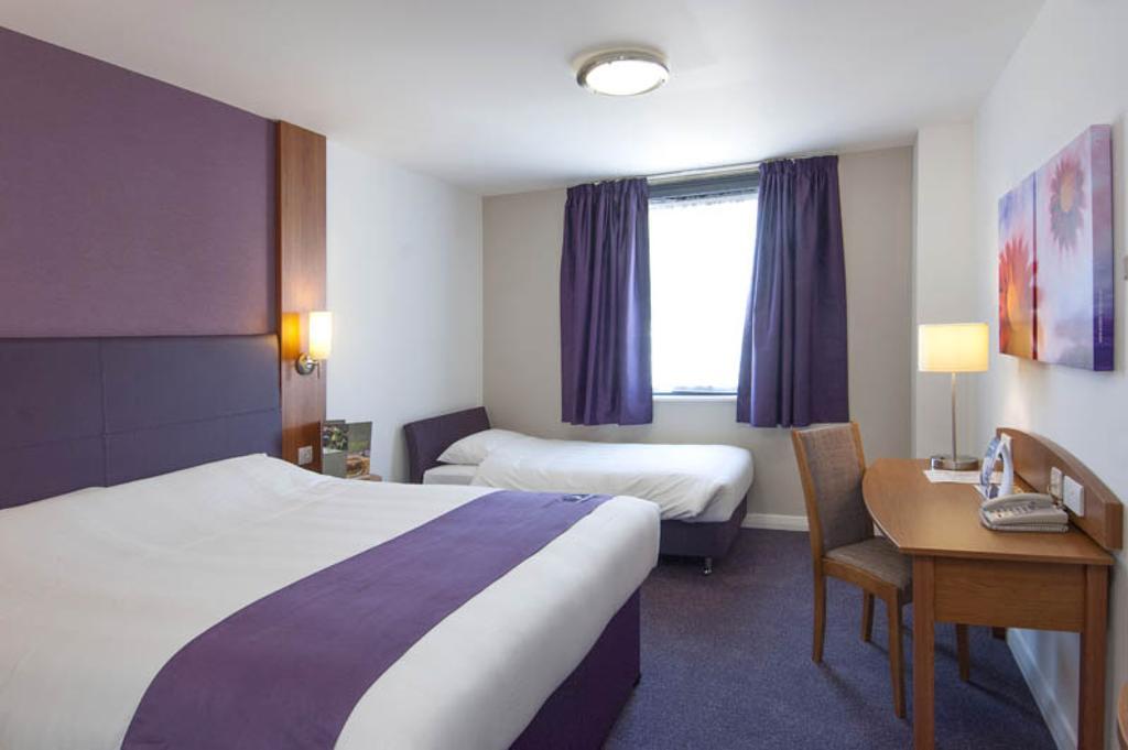 Premier Inn Epsom Central Room photo