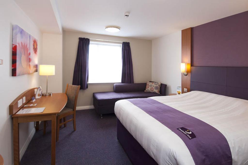 Premier Inn Epsom Central Room photo