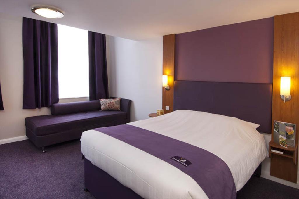 Premier Inn Epsom Central Room photo